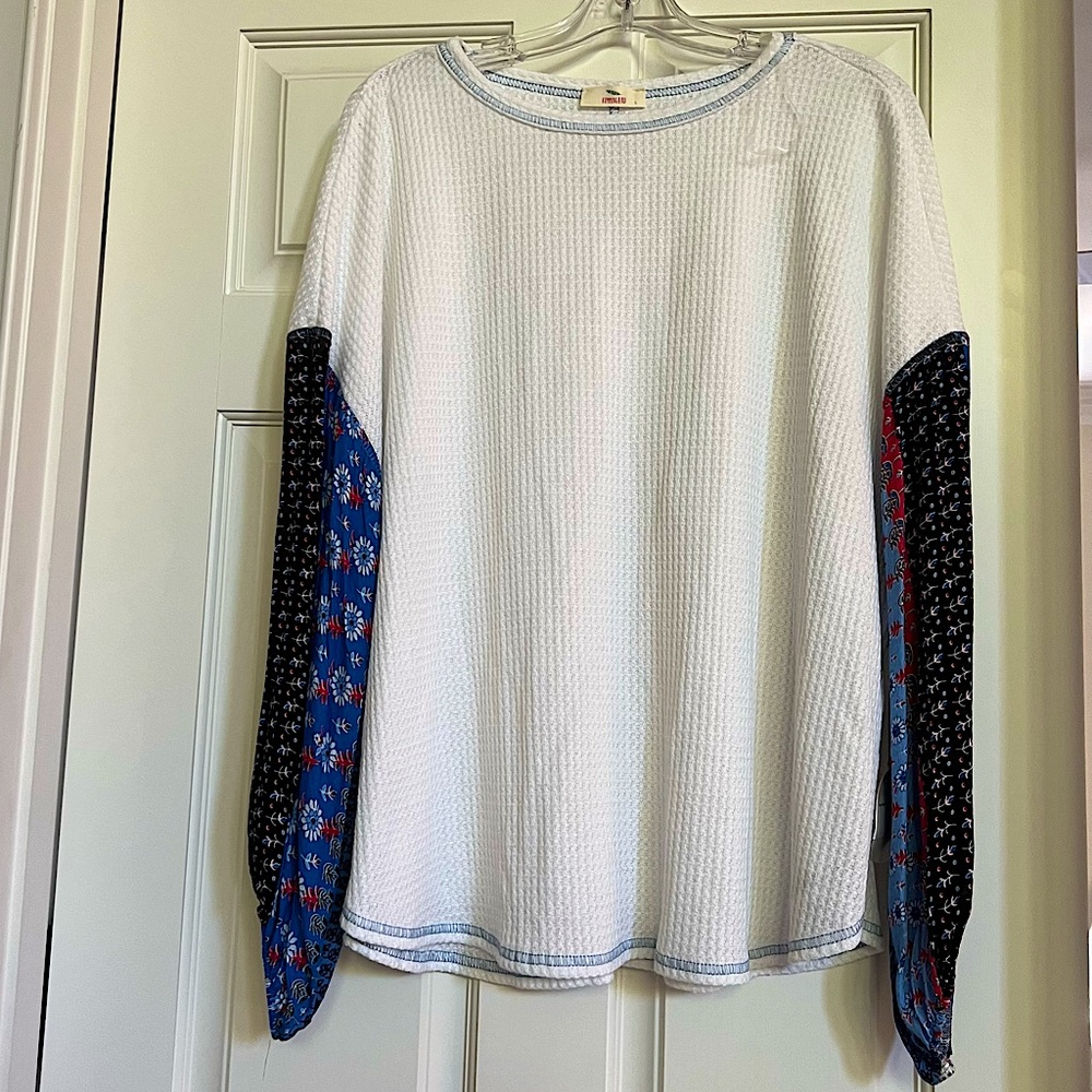 NWT Hummingbird Be Bold Floral Printed Round Neck L/S